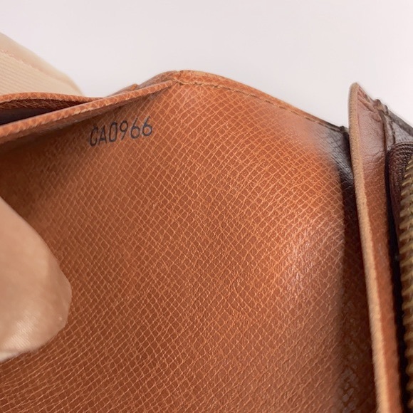 LOUIS VUITTON Monogram Trésor Wallet - Picture 11 of 15